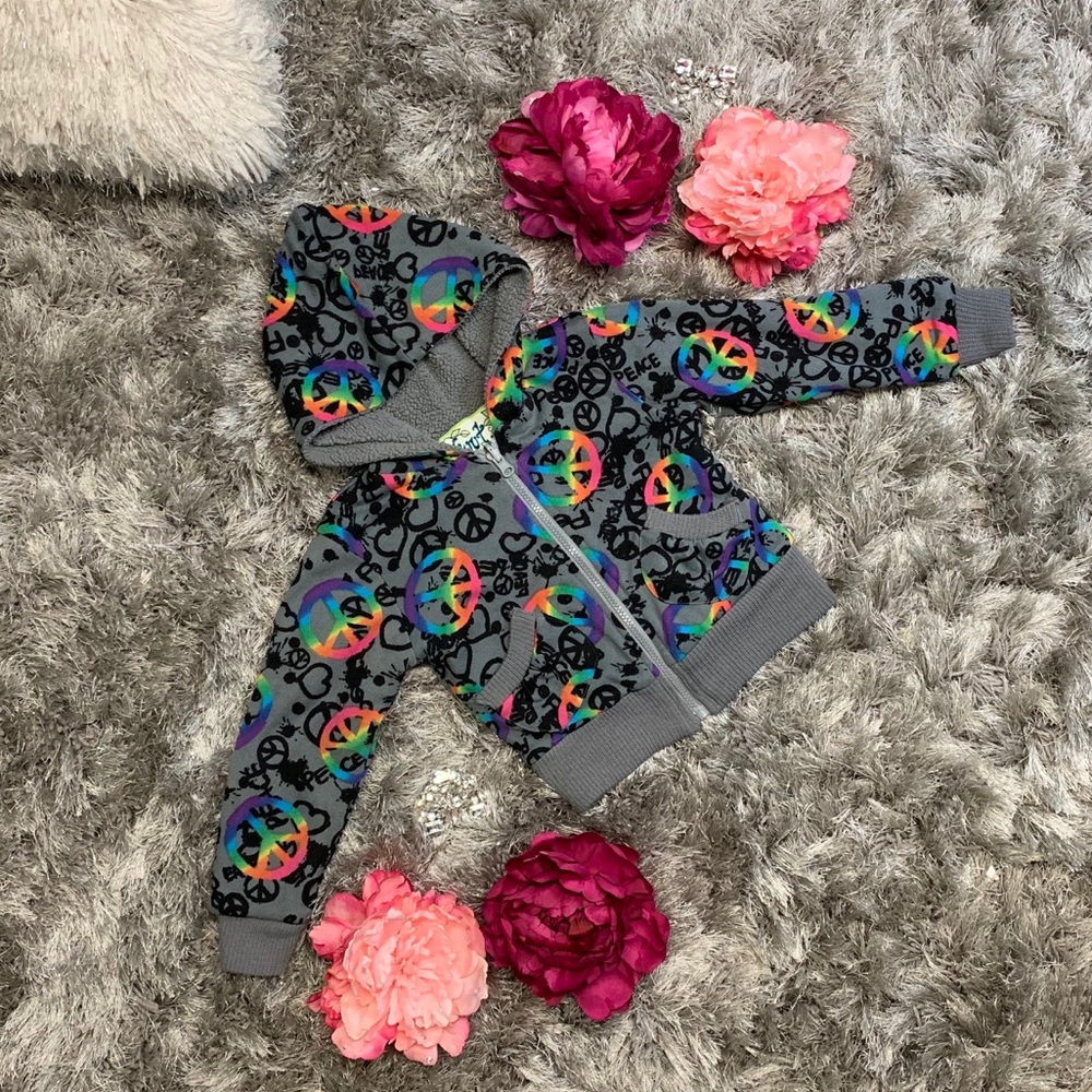 Kyut Reversible Peace Sign Hoodie Child size 4